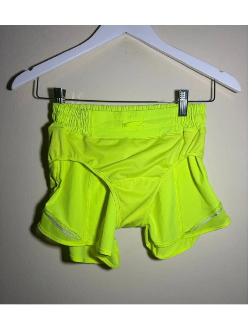 Lululemon Hotty Hot Athletic Shorts in Neon Yellow Sz 4